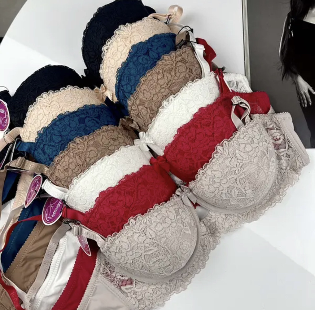 Бюстгальтер кружевной Анжелика на чашку В без пушапа (на второй размер груди)